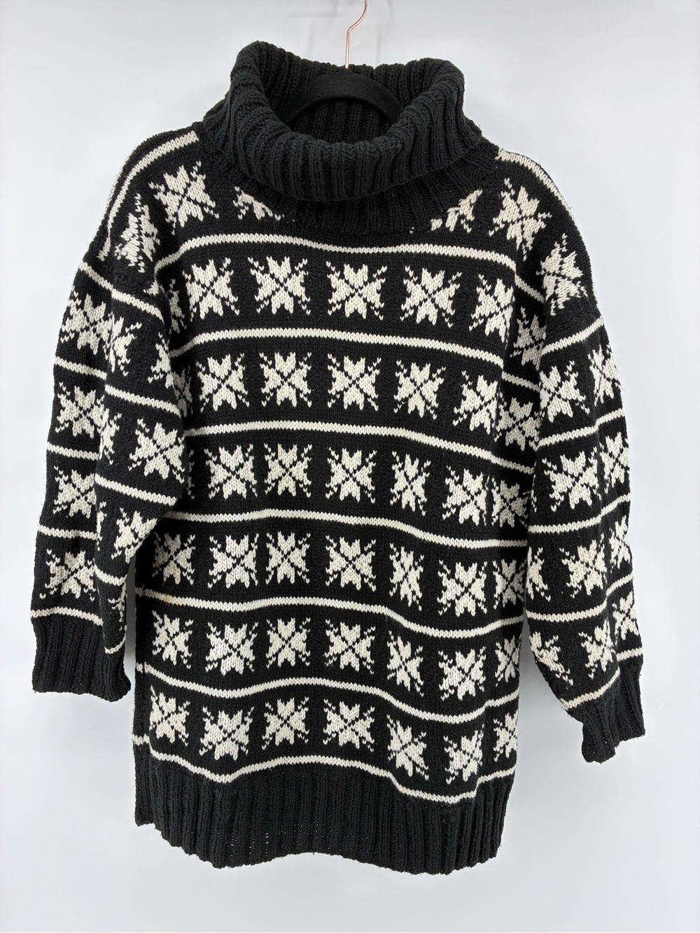 Black & White Patterned Turtleneck Men's Sweater